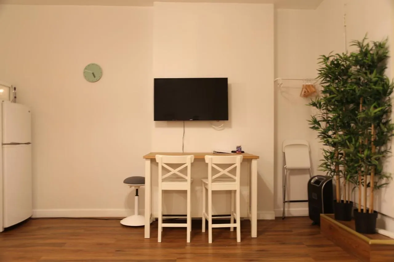 Bryant Park Studio Apartment Extended Stay Times Square New York USA